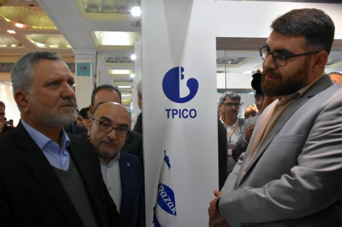 مرتضوی درغرفه‌ی لابراتوارهای رازک/قدردانی ارزشمند وزیر از شرکت‌های تی‌پی‌کو