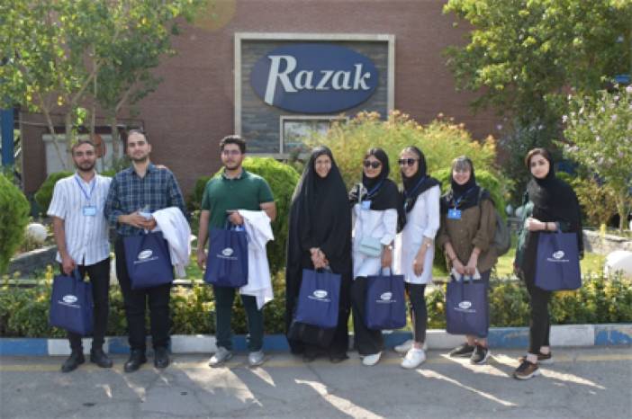 بازدید دانشجویان از شرکت لابراتوارهای رازک